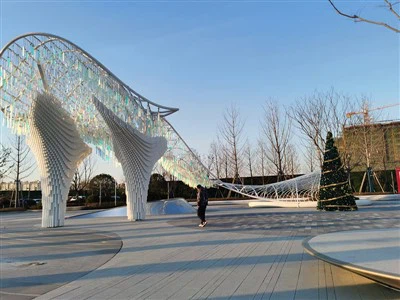 Γλυπτό από ανοξείδωτο χάλυβα Megamall Space